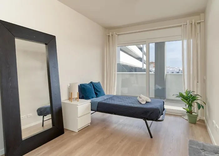 Modern With Terrace Apartment *